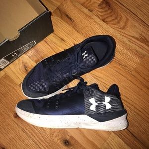 Low top basketball/volleyball shoes